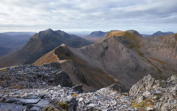 Looking out over the summit of Beinn Eighe — Stock Photo, Image