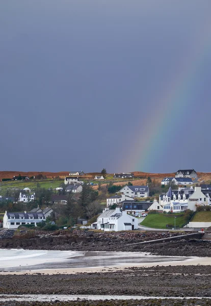 Rainbow keresztül távoli skót Croft — Stock Fotó