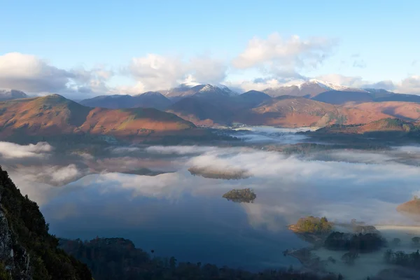 Derwent Água em uma manhã fria de inverno — Fotografia de Stock