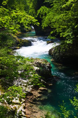 Gorge, kristal berraklığında su