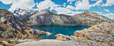 Laguna 69 denilen dağ gölü