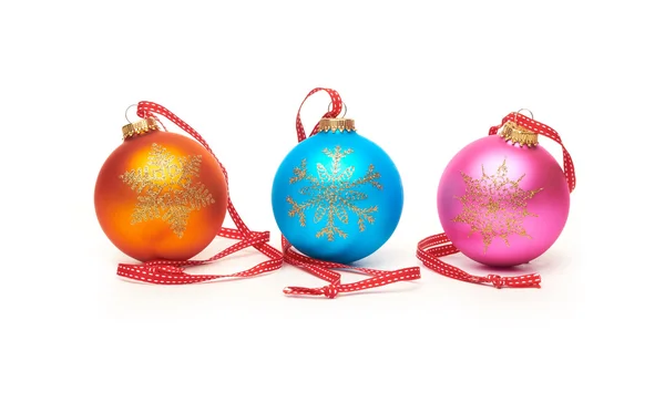 Drie kleurrijke traditionele kerstversiering — Stockfoto