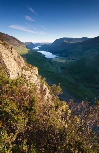 Veduta aerea e pittoresca sul lago di Buttermere — Foto Stock