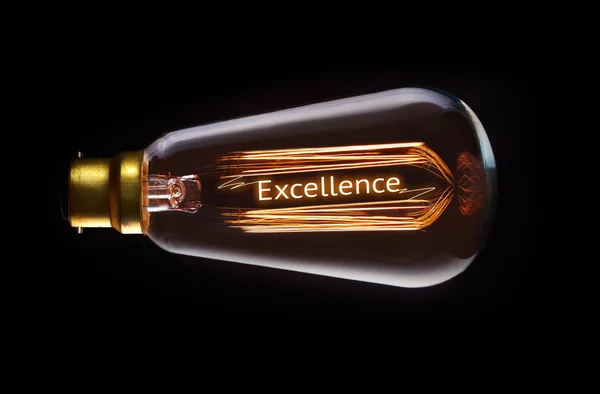 Excellence koncept i retro glödtråden glödlampa — Stockfoto