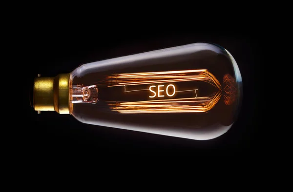 Concepto SEO en bombilla de filamento retro — Foto de Stock