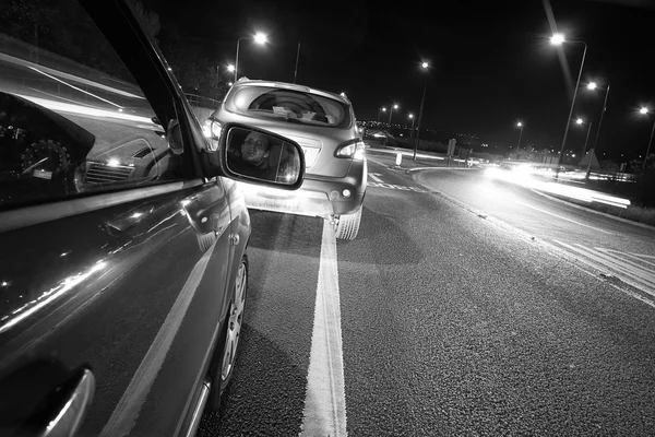 Auto v dopravní zácpě v noci. — Stock fotografie