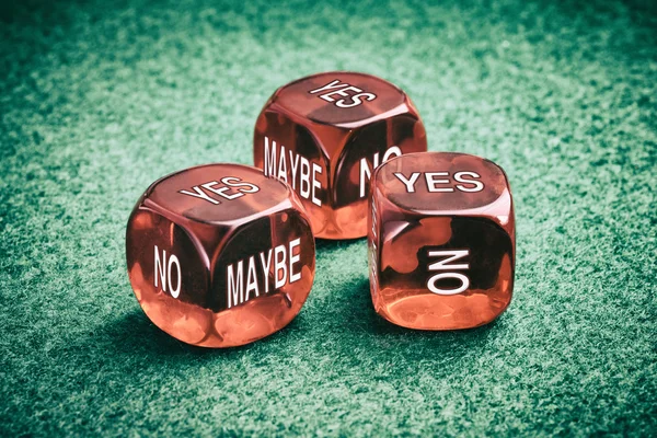 Three red dice on green felt — Stock Photo, Image