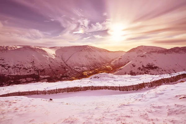 Scena di montagna invernale — Foto Stock