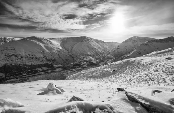 Vedute delle montagne innevate — Foto Stock