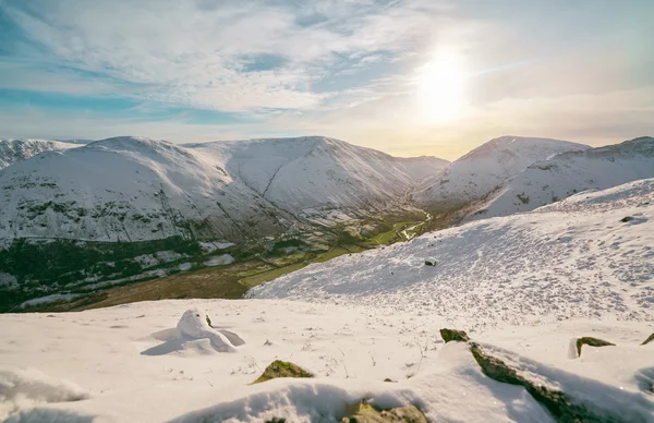 Überdachte Berge in der englischen Landschaft — Stockfoto