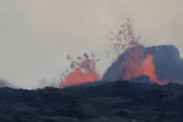 ハワイ島のキラウエア火山の噴火の空中からの眺め写真Fissure7大気中の巨大な熱を見ることができます — ストック写真