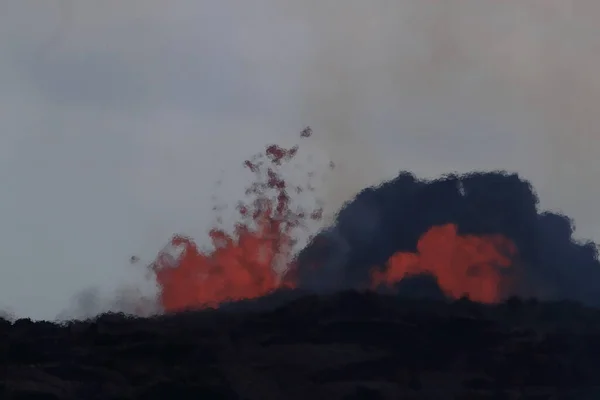 ハワイ島のキラウエア火山の噴火の空中からの眺め写真Fissure7大気中の巨大な熱を見ることができます — ストック写真