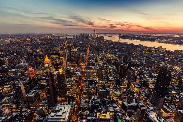 New York Verenigde Staten - maart 03 2016: New York, Manhattan. Nachtverlichting vanuit de lucht. — Stockfoto