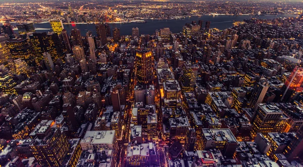 New York Verenigde Staten - maart 03 2016: New York, Manhattan. Nachtverlichting vanuit de lucht. — Stockfoto