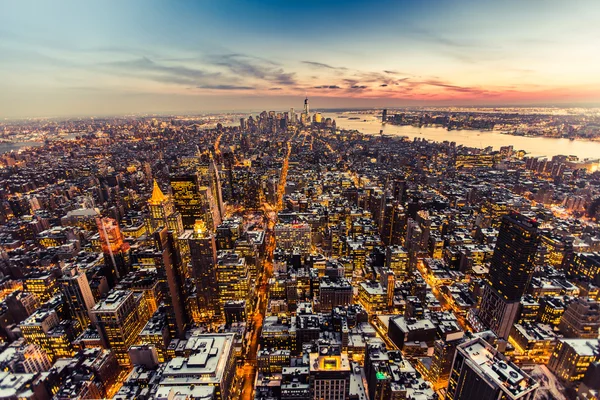 Nueva York - 03 de marzo de 2016: Nueva York, Manhattan. Luces nocturnas desde el aire . — Foto de Stock