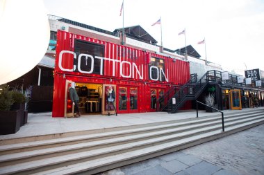 New York'ta bir kutu içinde kırmızı Dükkanı