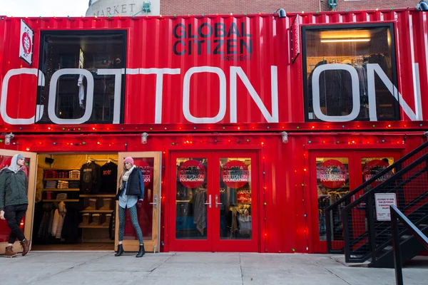 New York'ta bir kutu içinde kırmızı Dükkanı