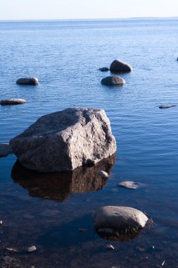 Sakin su bakmak taşlar