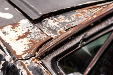 Hurdalık paslı arabaya