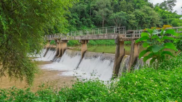 Řeka zámky v Thajsku — Stock video
