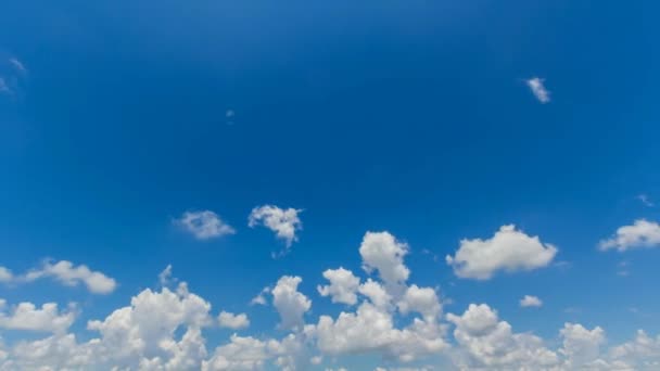 Cielo azul y nube blanca. — Vídeos de Stock