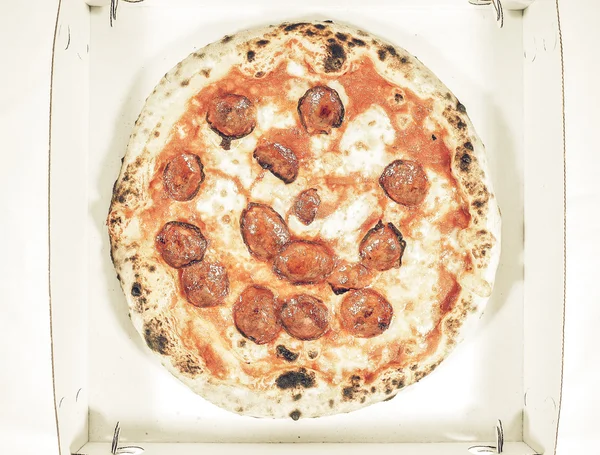 빈티지가 버렸다 페퍼로니 Diavola 이탈리아 피자는 상자에서 — 스톡 사진