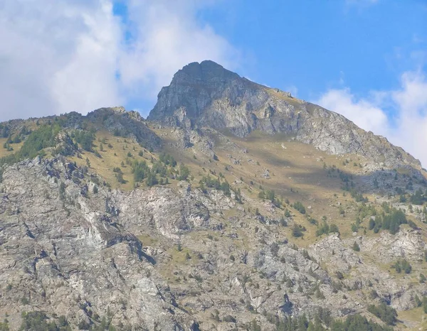 ブルッソン アオスタ渓谷 イタリアのヴァル ダヤス山 — ストック写真