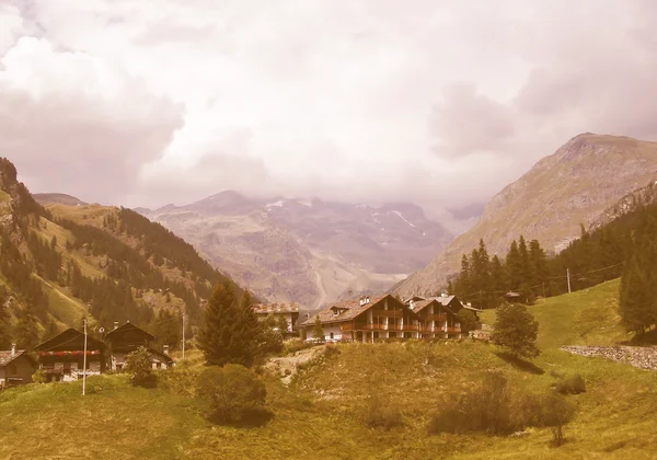 Vista retrô do Vale de Aosta em Gressoney — Fotografia de Stock