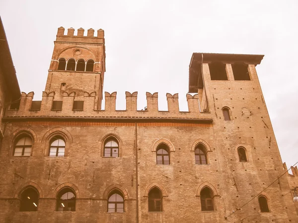 Retro op zoek stadhuis in Bologna — Stockfoto