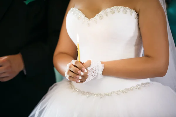 Bride hold a candle. — Stock Photo, Image