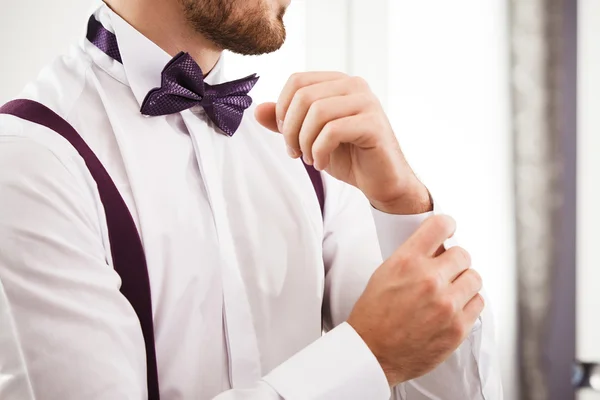 Man puts on shirt. — Stock Photo, Image