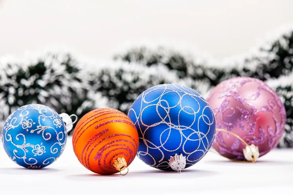 Christmas balls. Garland and Christmas in background. — Stock Photo, Image