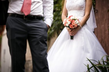 Düğün günü. Gelin ve damat. Üzerinde duruldu gelin