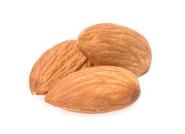 Beyaz arkaplanda izole edilmiş badem fıstıkları