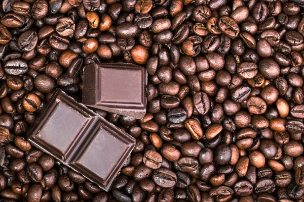 Фон Шоколад-кофе: Крупный план бобов — стоковое фото