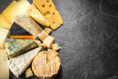 Boş alan arka plan ile peynir türleri