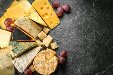 Boş alan arka plan ile peynir türleri