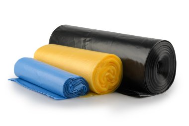 plastik çöp torbaları üzerinde beyaz izole rulo