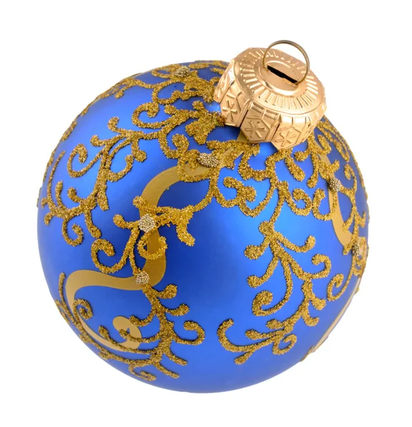 Niebieski piłka Boże Narodzenie na białym tle — Zdjęcie stockowe