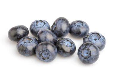 Beyaz arkaplanda yaban mersini izole edilmiş.