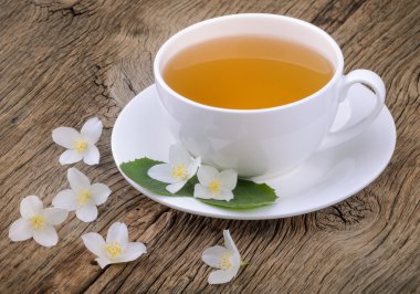 beyaz arkaplanda izole kireç