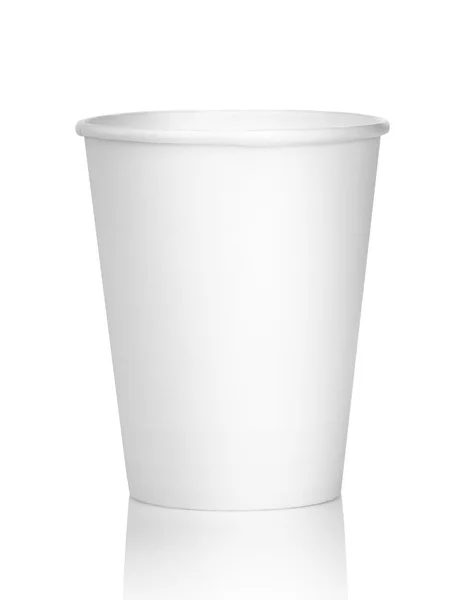 Порожня біла паперова чашка ізольована на білому — стокове фото