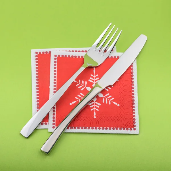 Forchetta e coltello in un tovagliolo di Natale — Foto Stock