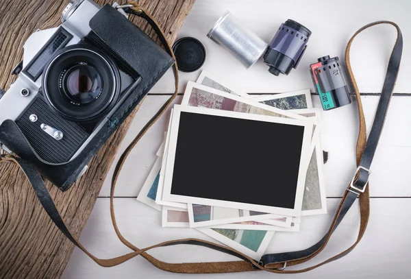 Stack of photos and old camera — Stock Photo, Image