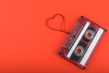 Vintage ses kaseti gevşek kasetle bir kalp şekillendirme