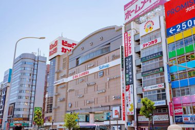 Aichi, Japonya - 25 Mayıs 2019: Nagoya, Aichi Bölgesi, Japonya 'daki Nagoya İstasyonu yakınlarındaki binalar.