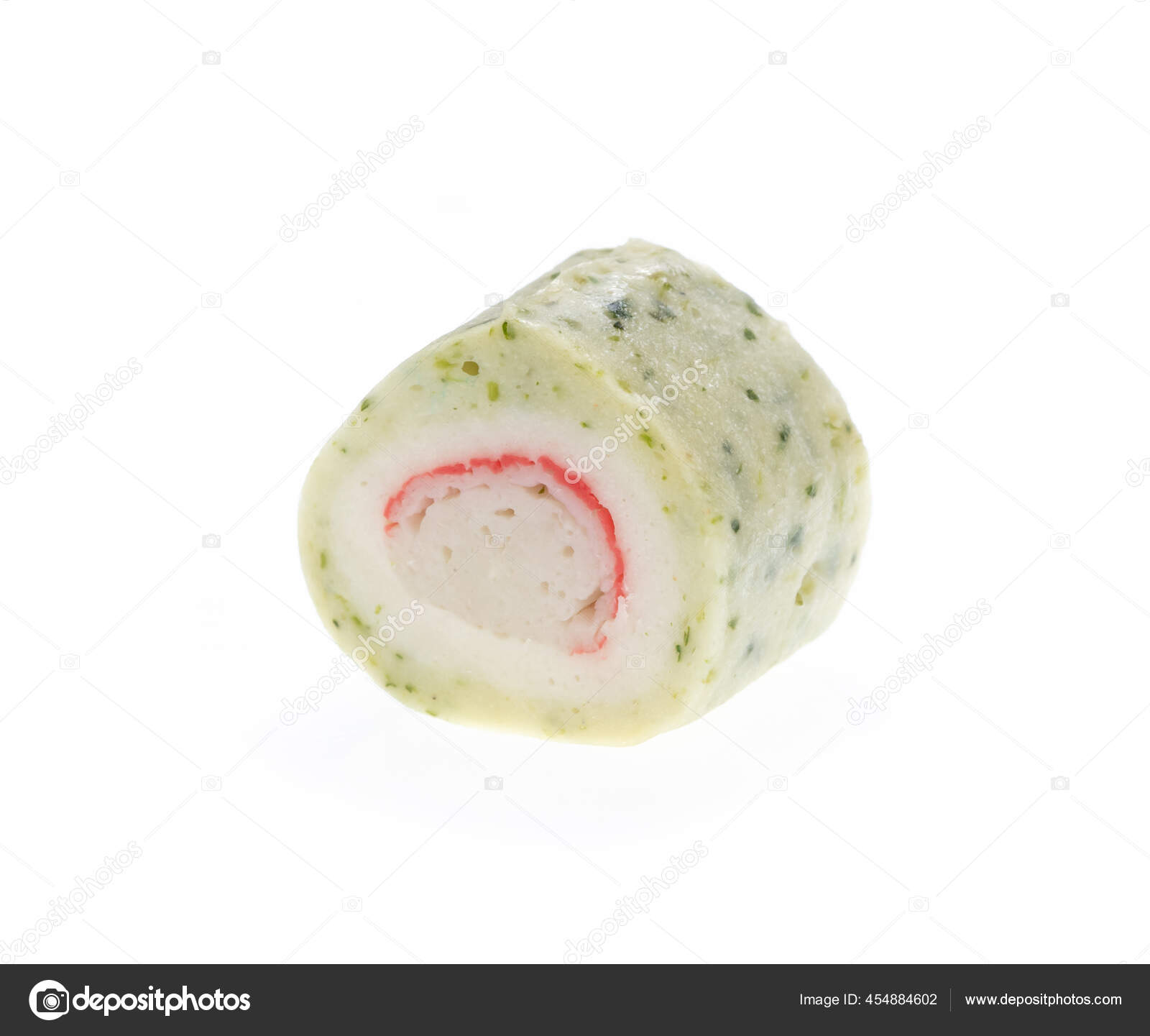 Sushi fermer isolé sur blanc Contexte. nori algue Sushi avec