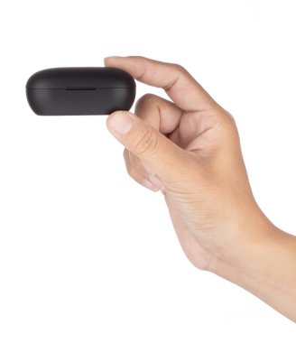 Kulaklıkla el ele tutuşan bluetooth kablosuz beyaz arka planda izole