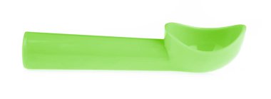 Beyaz arka planda izole edilmiş plastik dondurma kaşığı.