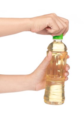 Beyaz arka planda izole edilmiş çay şişesi